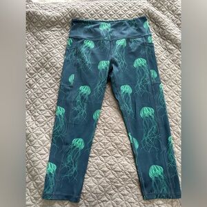 Constantly varied gear capris size medium